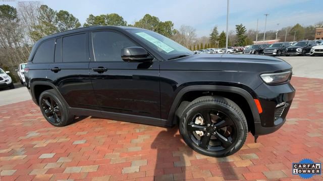 Used 2023 Jeep Grand Cherokee Limited w/ Luxury Tech Group II image 3
