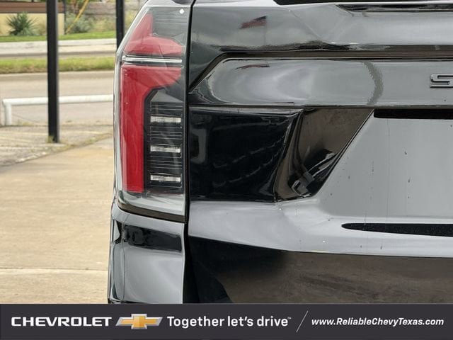 Used 2025 Chevrolet Suburban Z71 AWD/4WD image 9