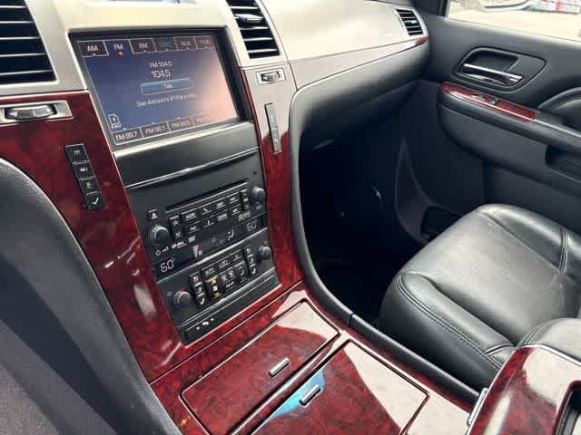 Used 2013 Cadillac Escalade ESV Luxury AWD/4WD image 18