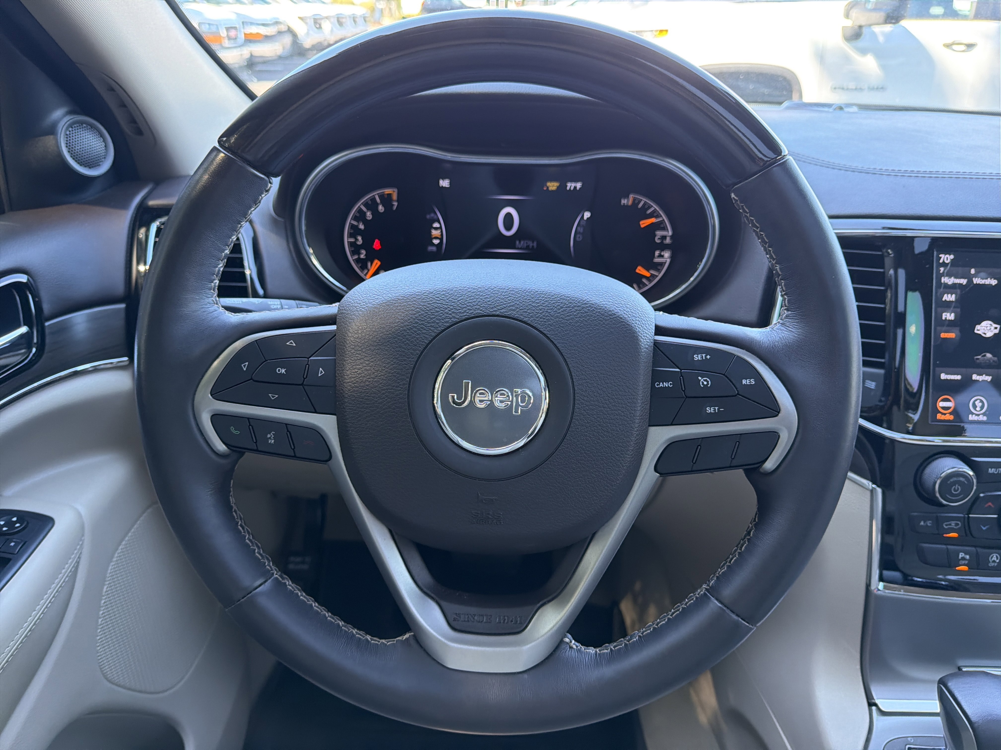 Used 2019 Jeep Grand Cherokee Overland AWD/4WD image 17