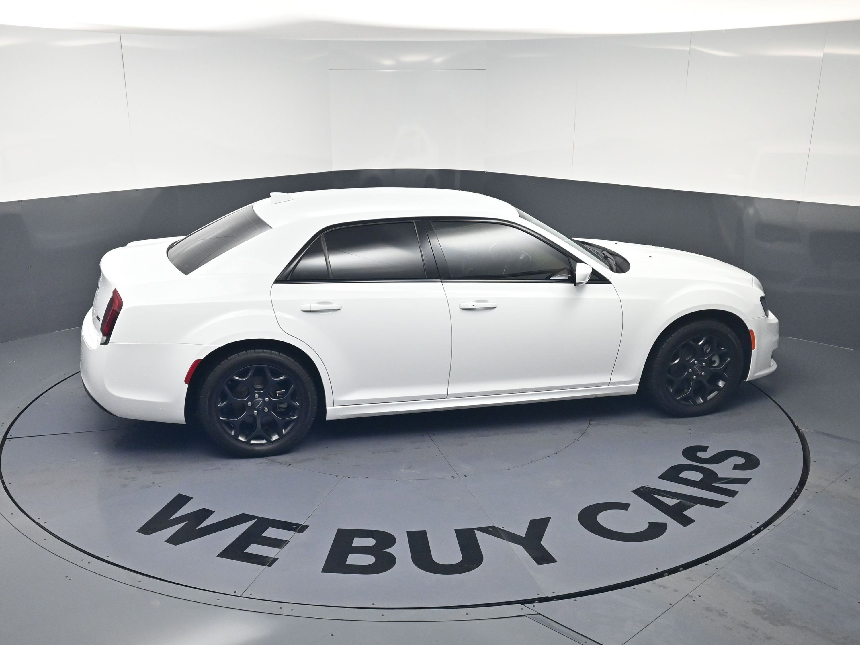 Used 2023 Chrysler 300 Touring L w/ Comfort Group image 16