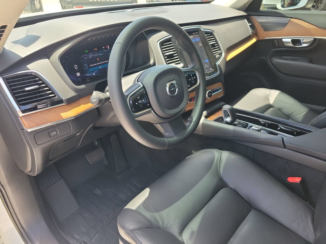 Used 2023 Volvo XC90 B6 Plus AWD/4WD image 16