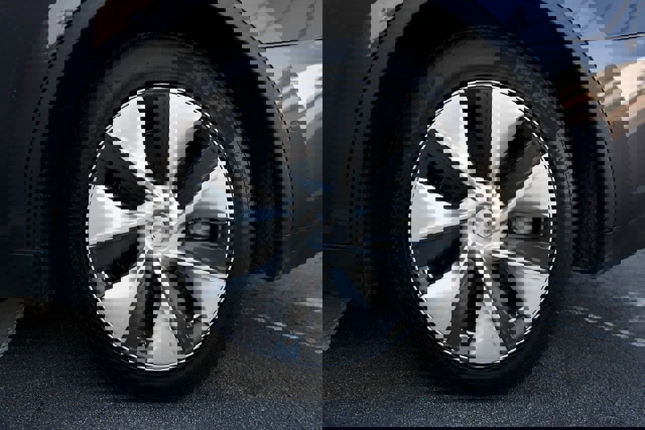 Used 2021 Tesla Model Y Long Range image 12