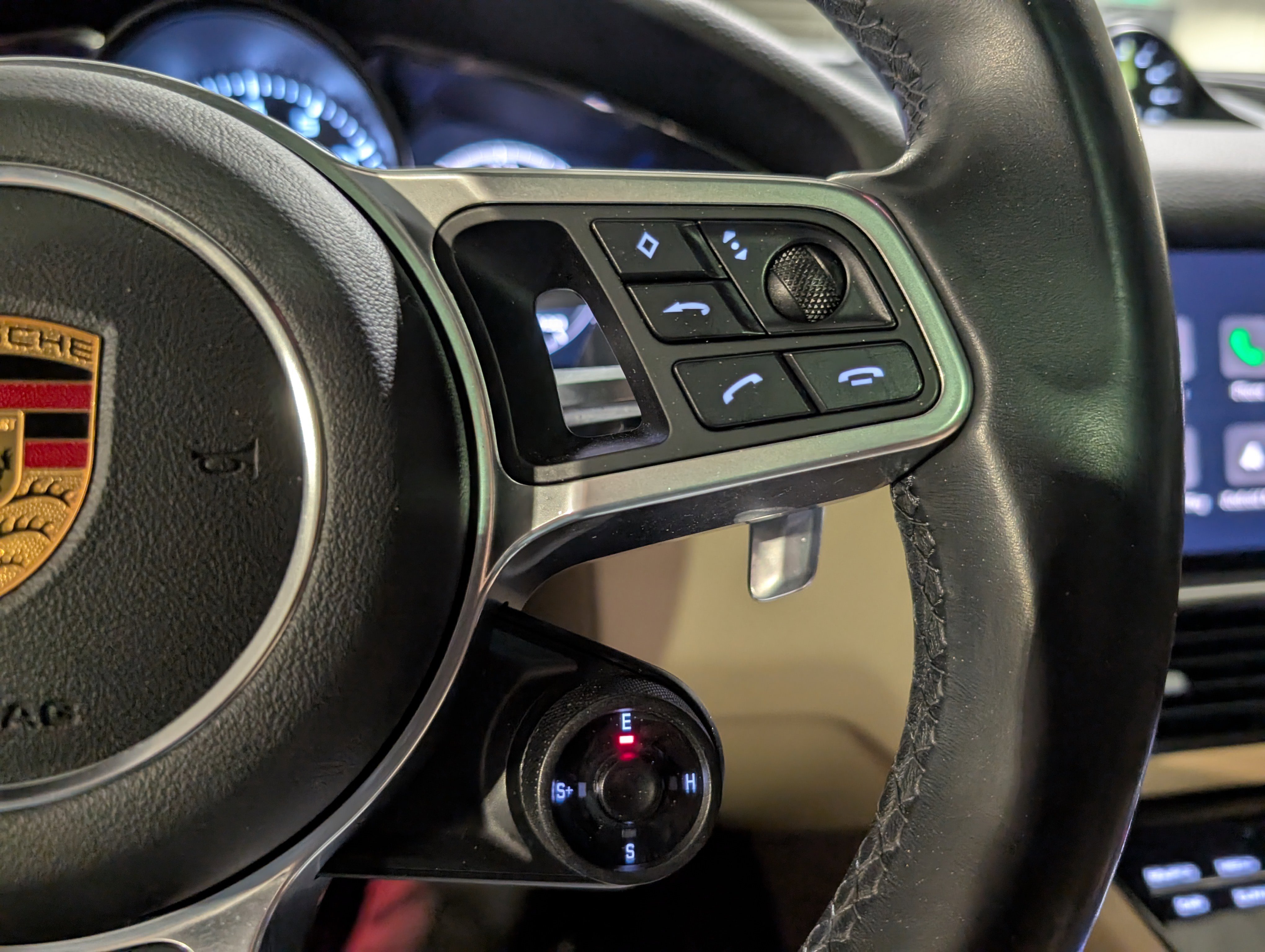 Certified 2022 Porsche Cayenne E-Hybrid image 31