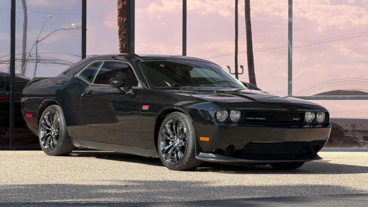 Used 2014 Dodge Challenger SRT8 Core w/ Electronics Convenience Group RWD image 23
