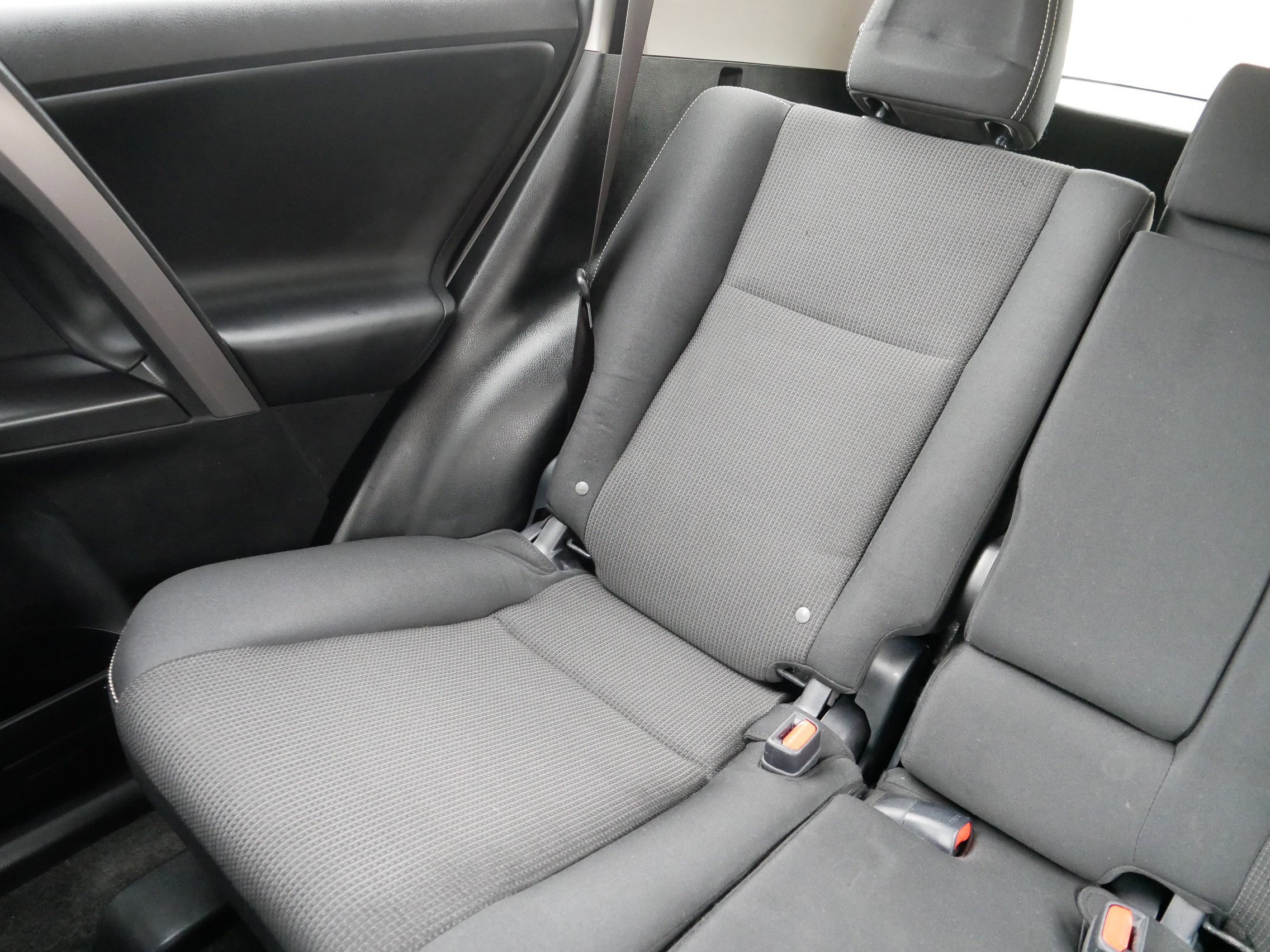 Used 2018 Toyota RAV4 XLE image 12