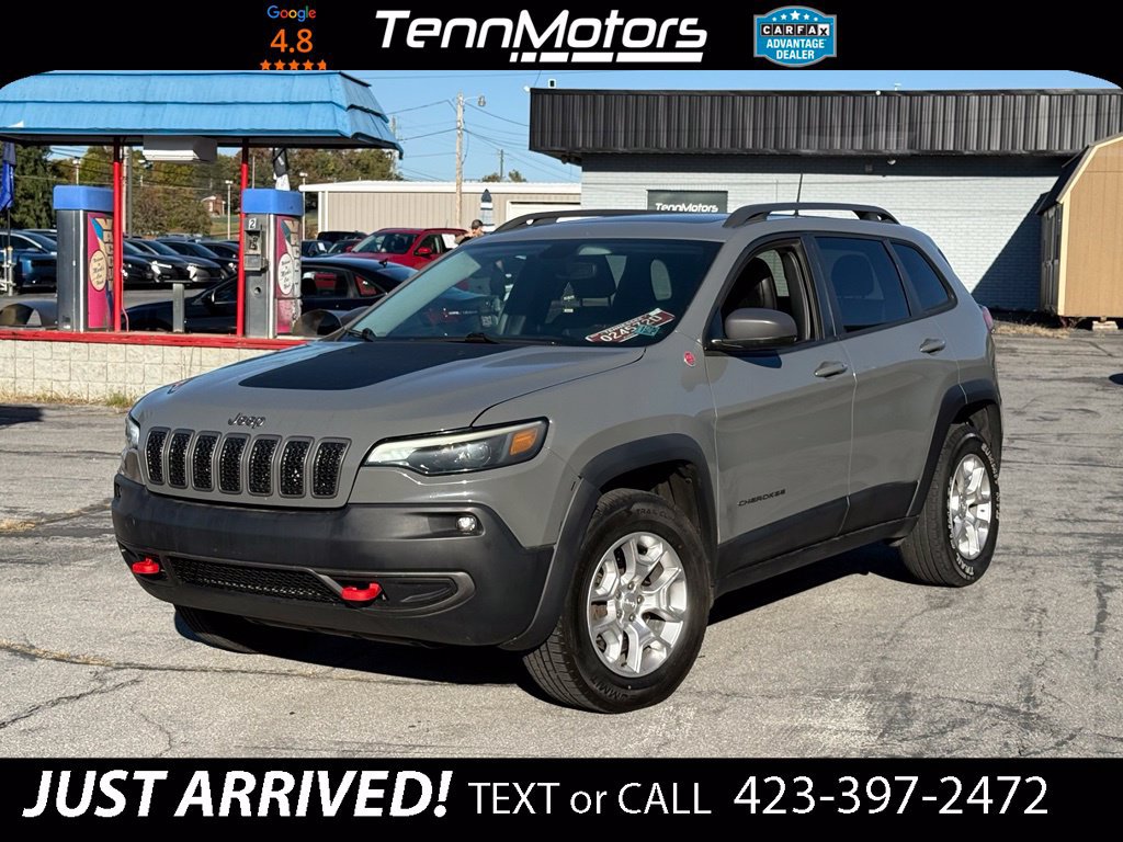 Used 2019 Jeep Cherokee Trailhawk AWD/4WD image 1