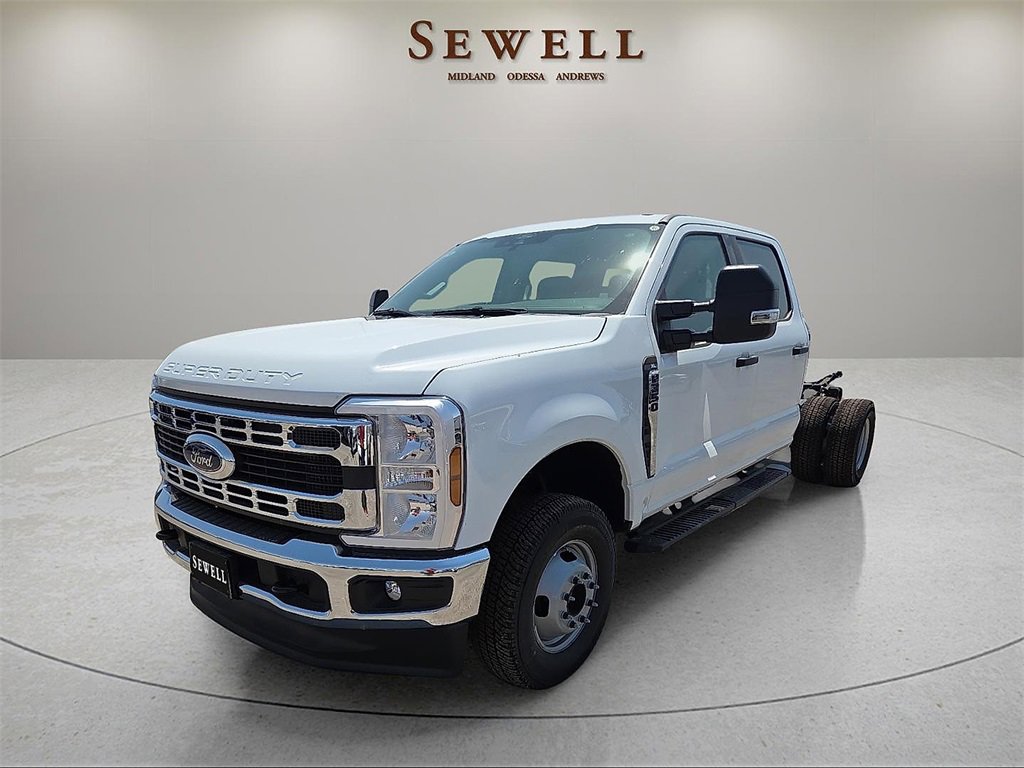 New 2025 Ford F350 XL w/ XL Chrome Package