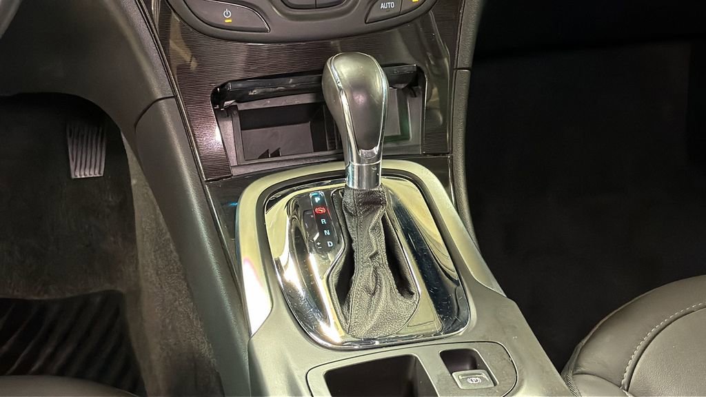 Used 2014 Buick Regal Premium w/ Driver Confidence Package #2 image 18