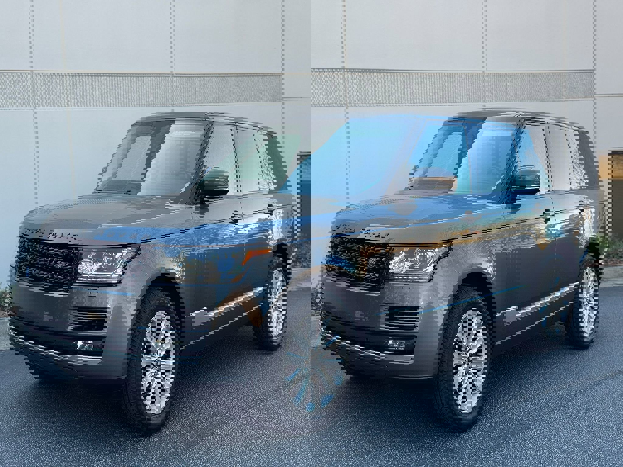 Used 2014 Land Rover Range Rover HSE image 2