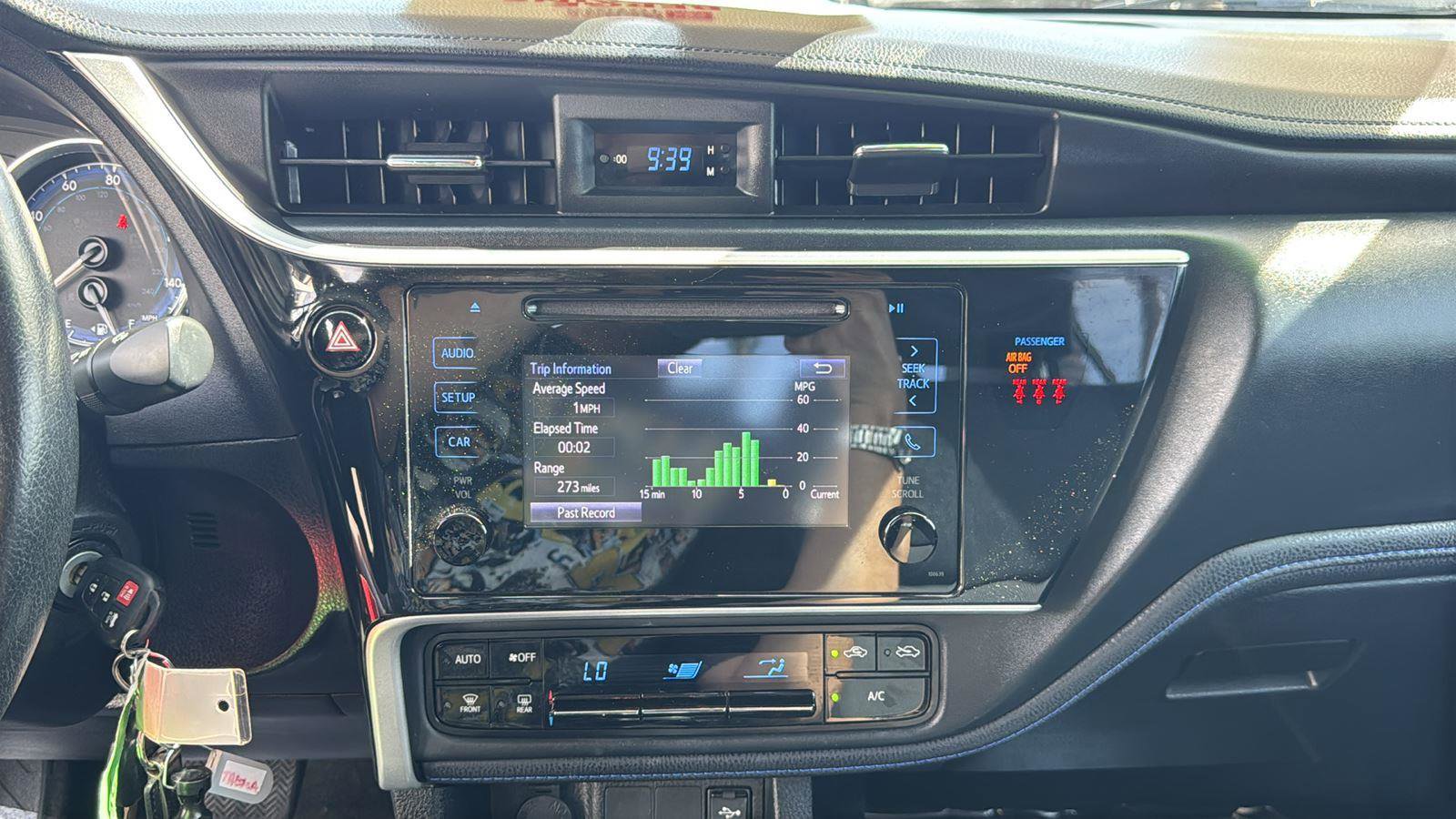 Used 2019 Toyota Corolla SE w/ Carpet Mat Package (TMS) FWD image 18