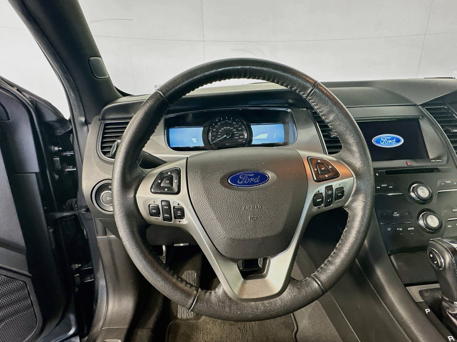Used 2019 Ford Taurus SEL w/ Equipment Group 201A FWD image 11