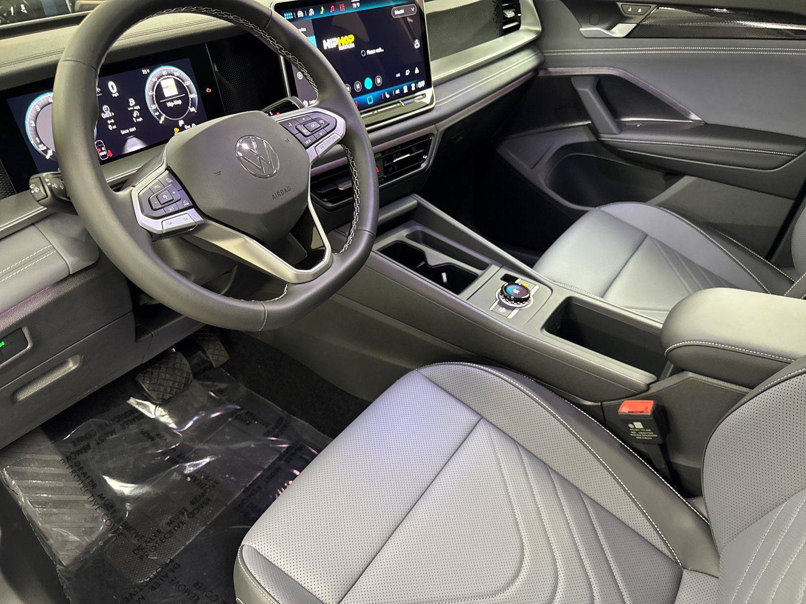 New 2026 Volkswagen Tiguan SE AWD/4WD image 9