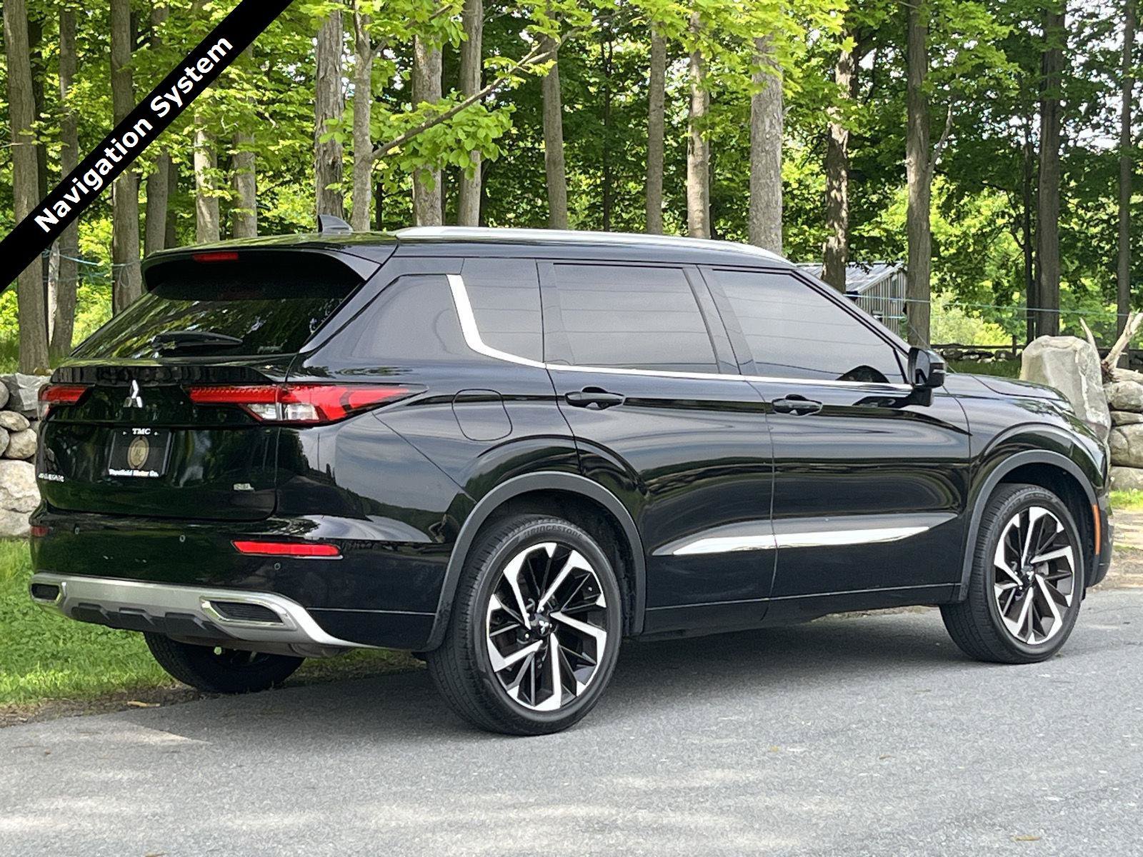 Used 2023 Mitsubishi Outlander SEL AWD/4WD image 3