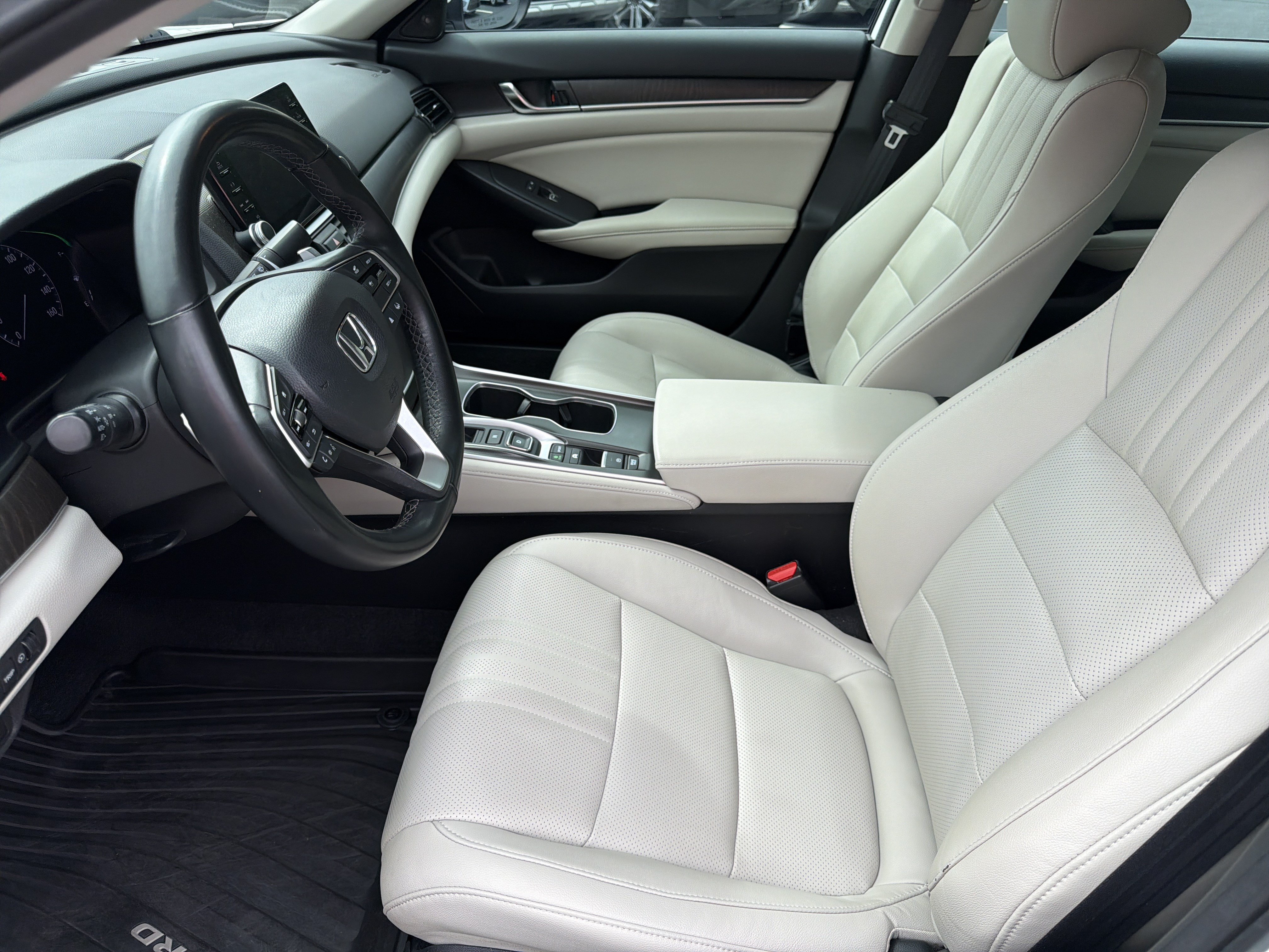 Used 2022 Honda Accord Touring image 9
