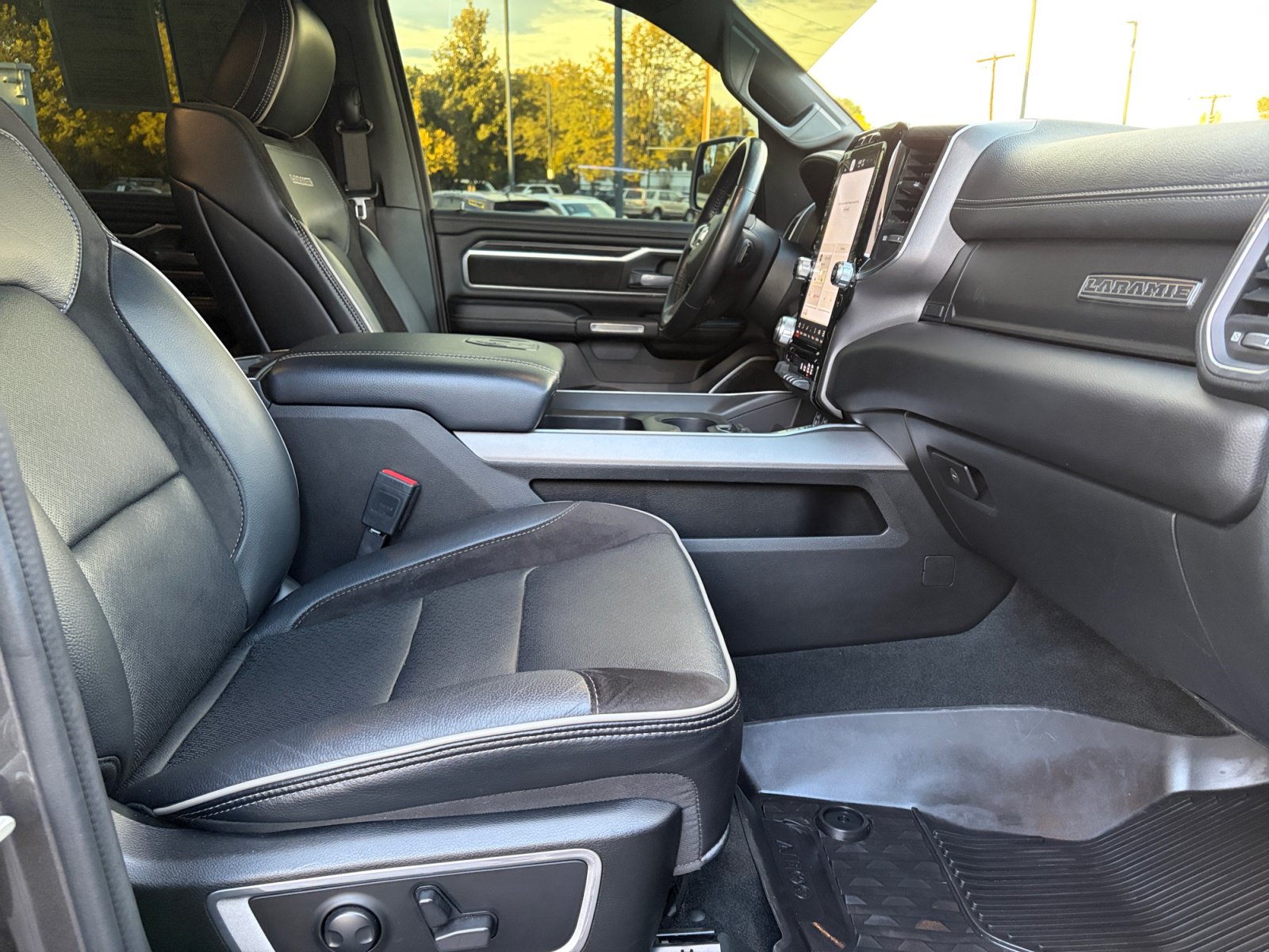 Used 2023 RAM 1500 Laramie AWD/4WD image 19