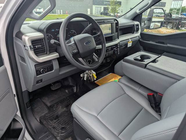 New 2026 Ford F550 4x4 Crew Cab image 14