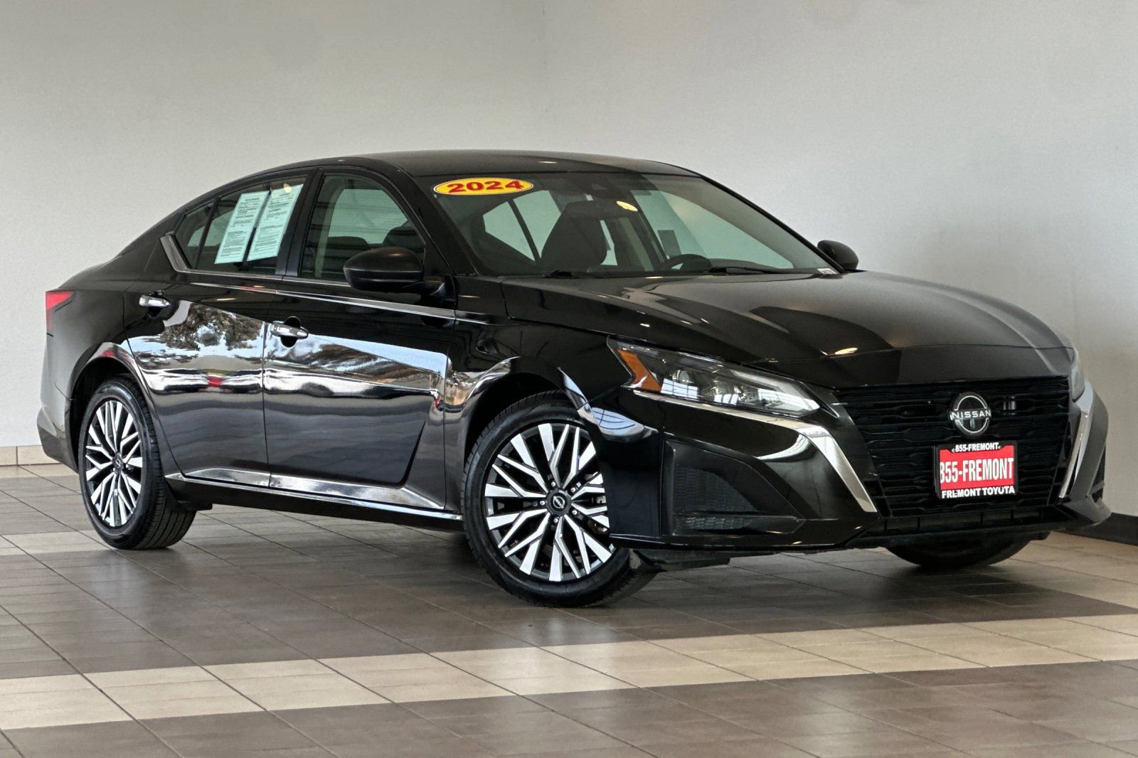Used 2024 Nissan Altima 2.5 SV image 2