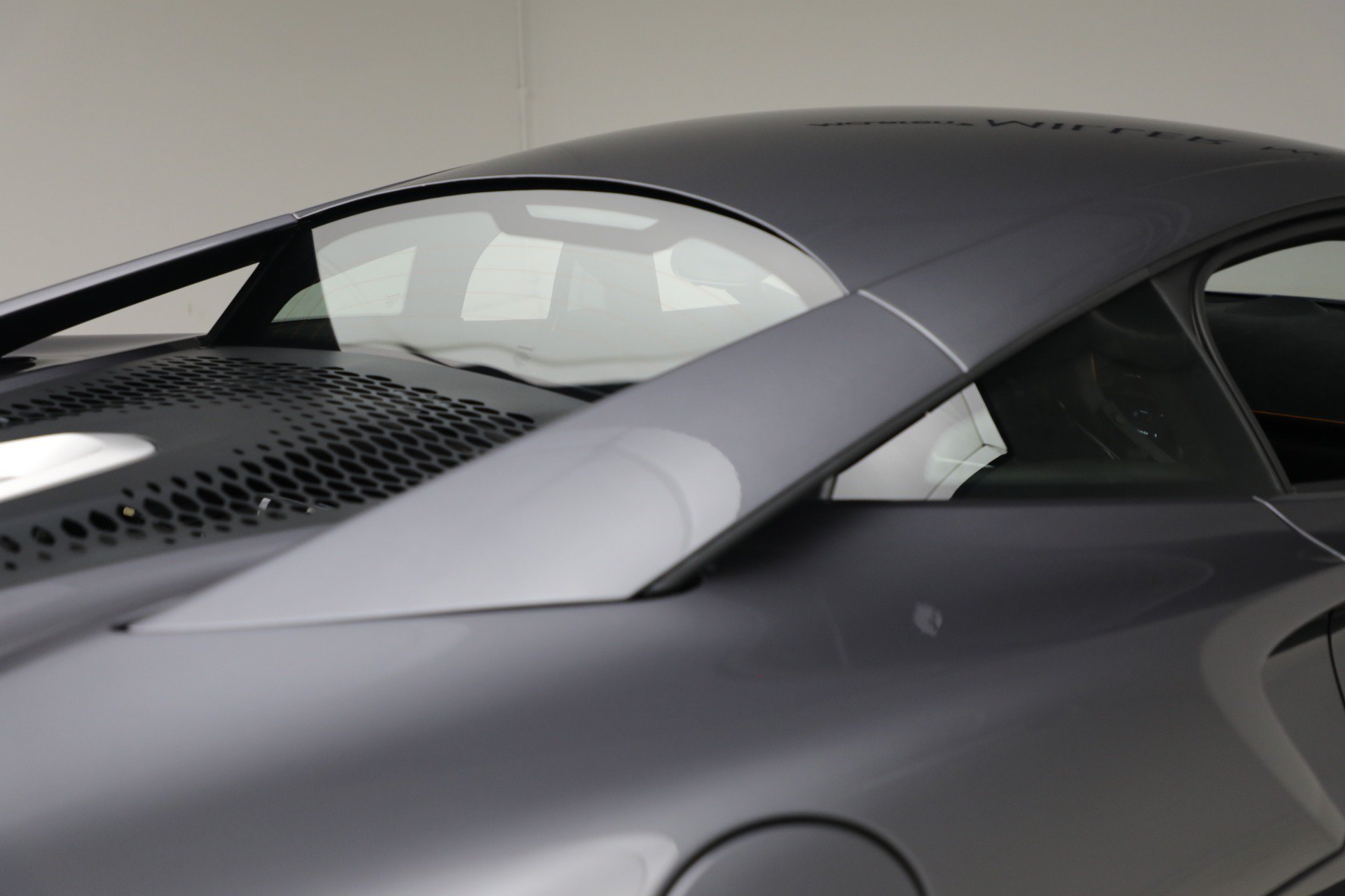 Used 2024 McLaren Artura RWD image 33