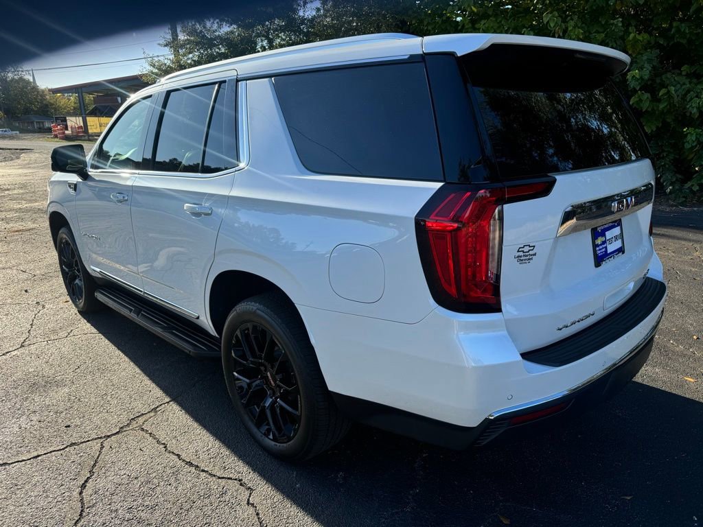 Used 2023 GMC Yukon SLT w/ SLT Premium Package image 3