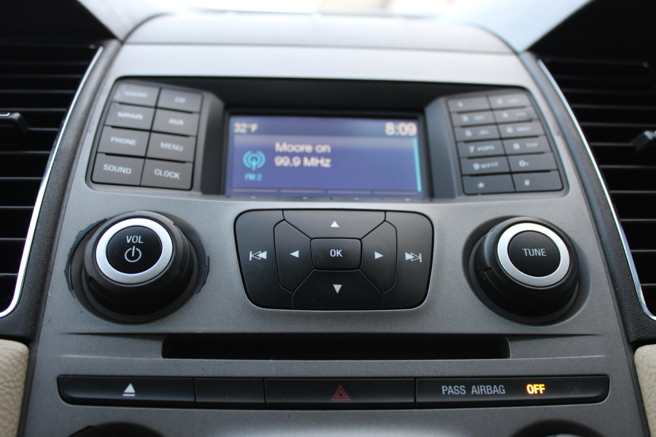 Used 2017 Ford Taurus SE image 27