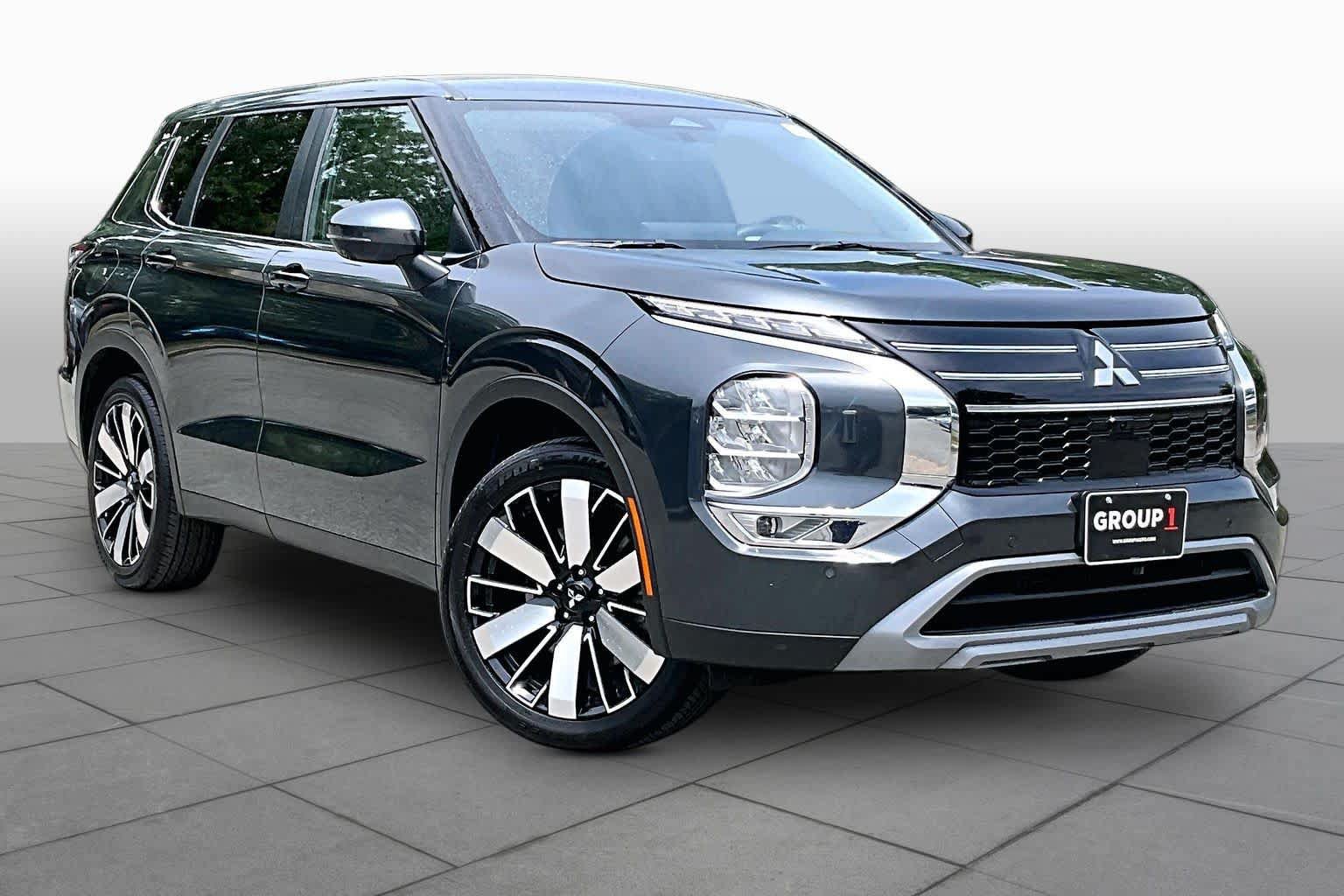 Used 2025 Mitsubishi Outlander SE AWD/4WD image 3