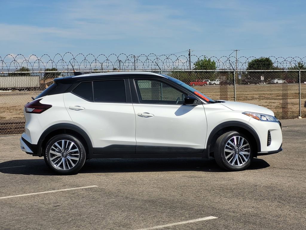 Used 2024 Nissan Kicks SV FWD image 4