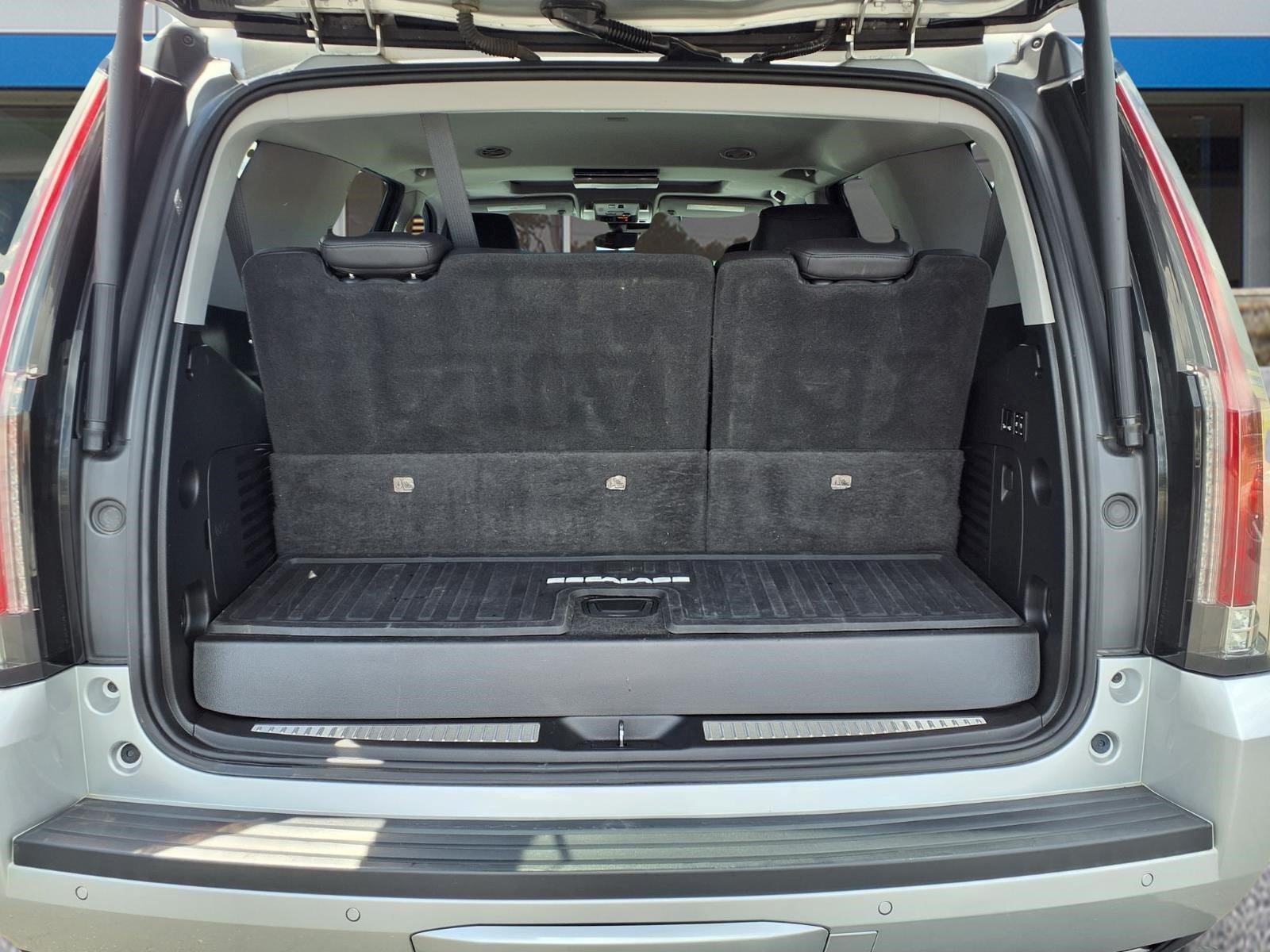 Certified 2019 Cadillac Escalade Luxury AWD/4WD image 5