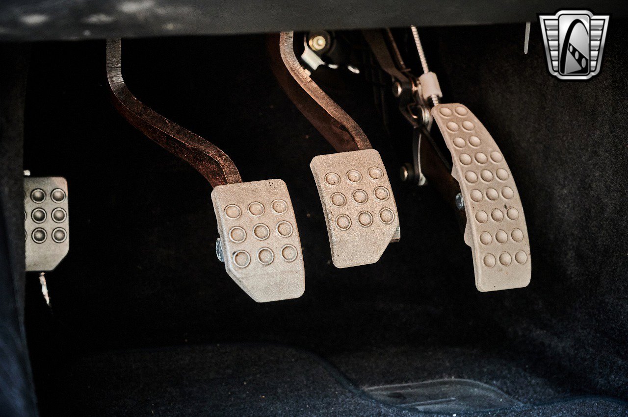 Used 2013 SRT Viper GTS w/ GTS Laguna Interior Pkg image 12