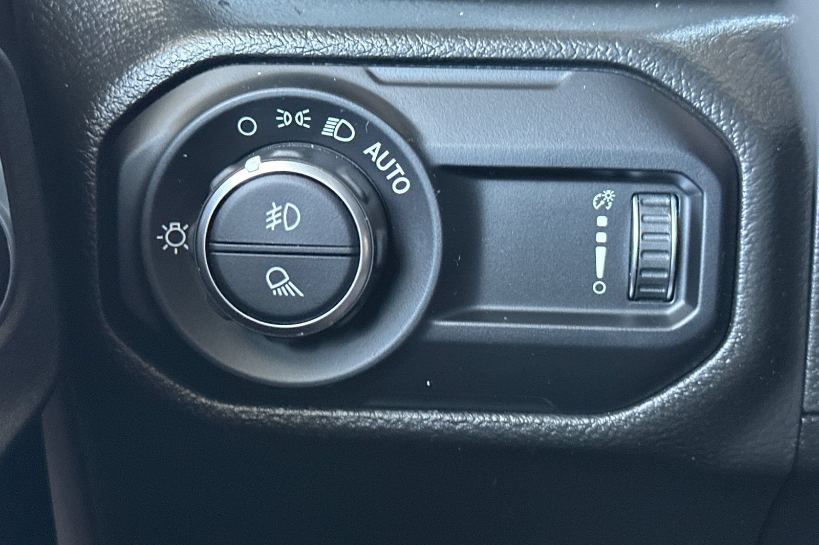 Used 2023 Jeep Gladiator Sport AWD/4WD image 34