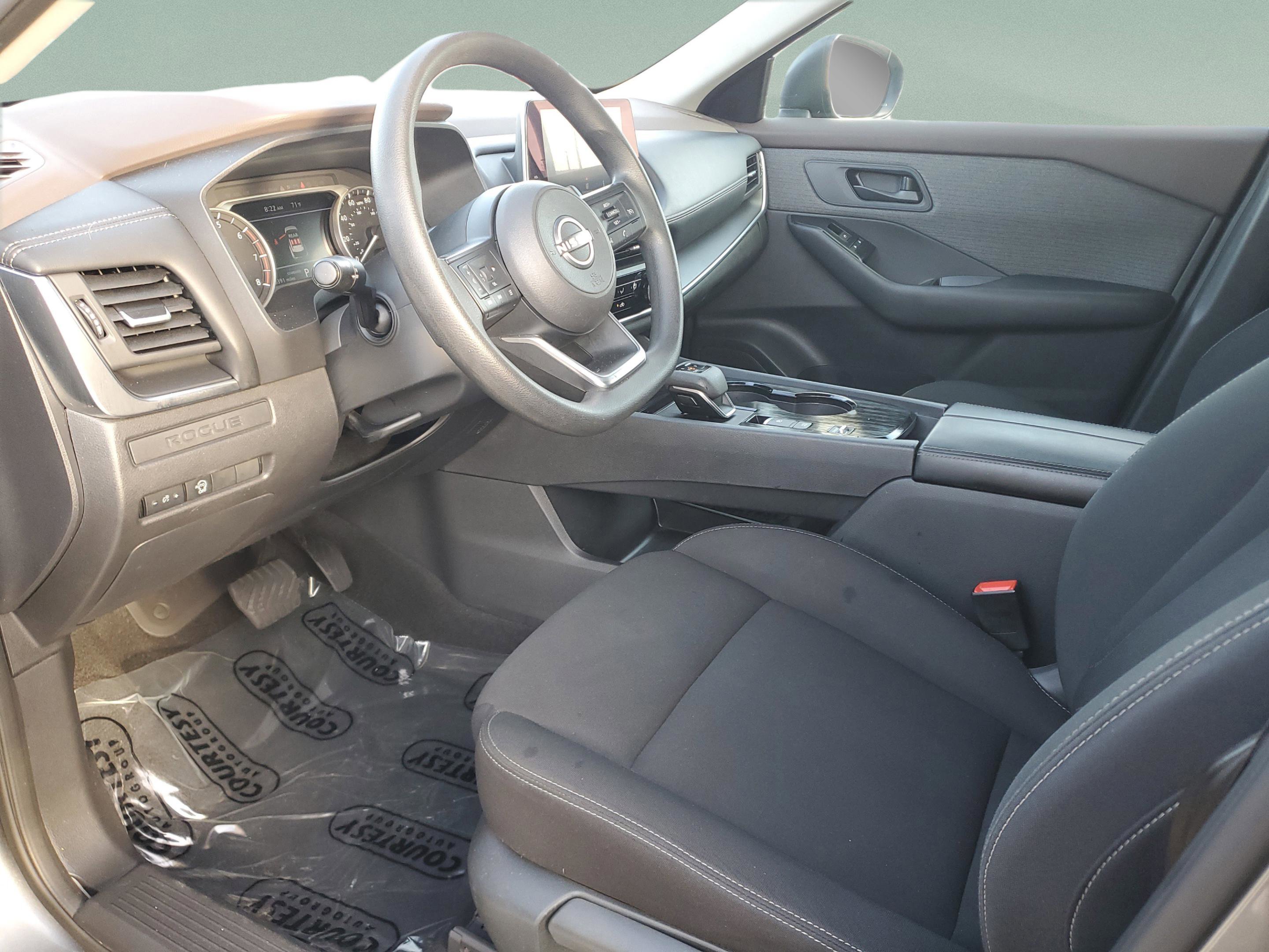 Used 2023 Nissan Rogue S image 18