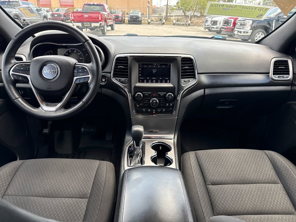 Used 2018 Jeep Grand Cherokee Laredo image 5