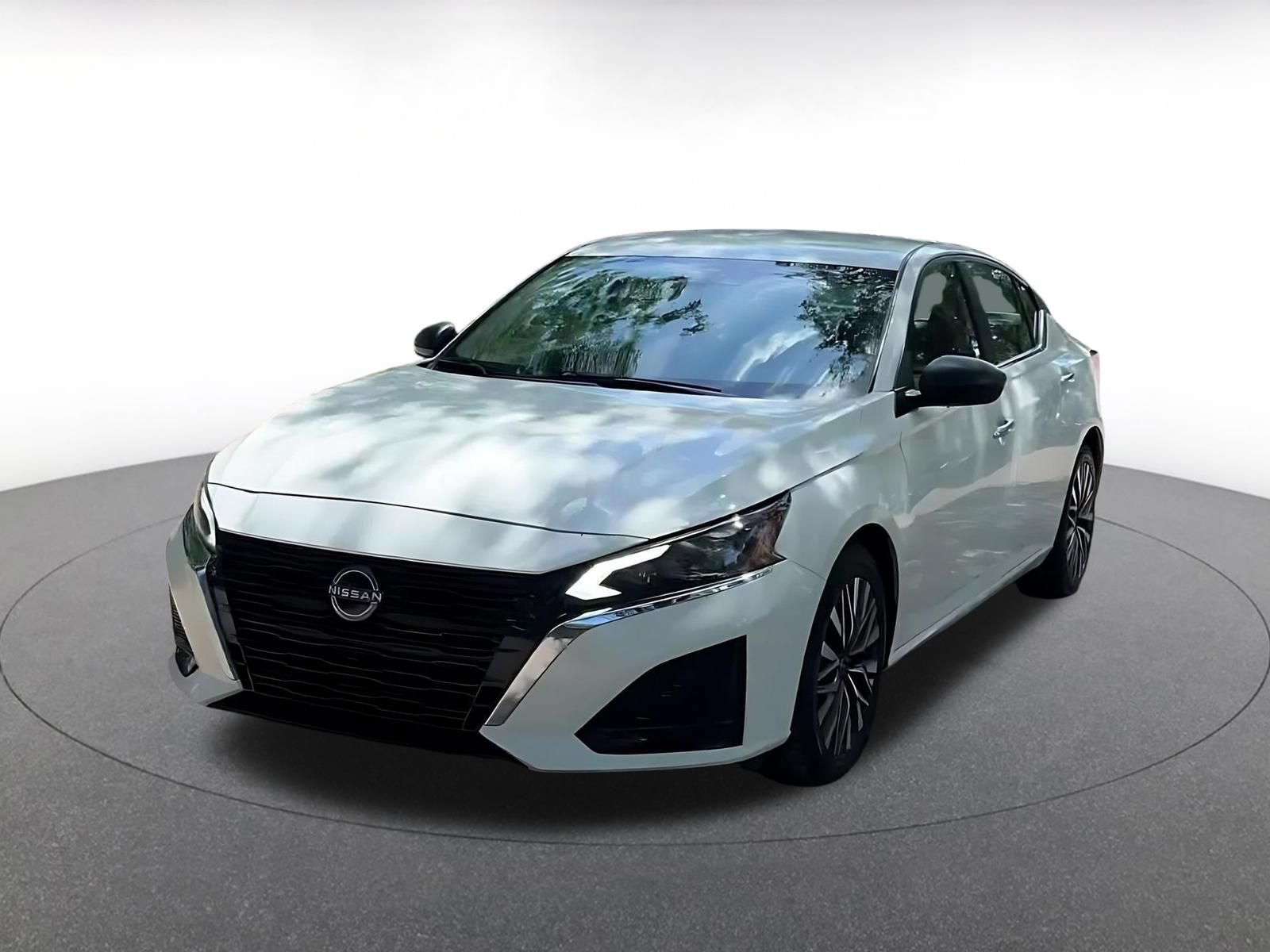 Used 2025 Nissan Altima 2.5 SV FWD image 5