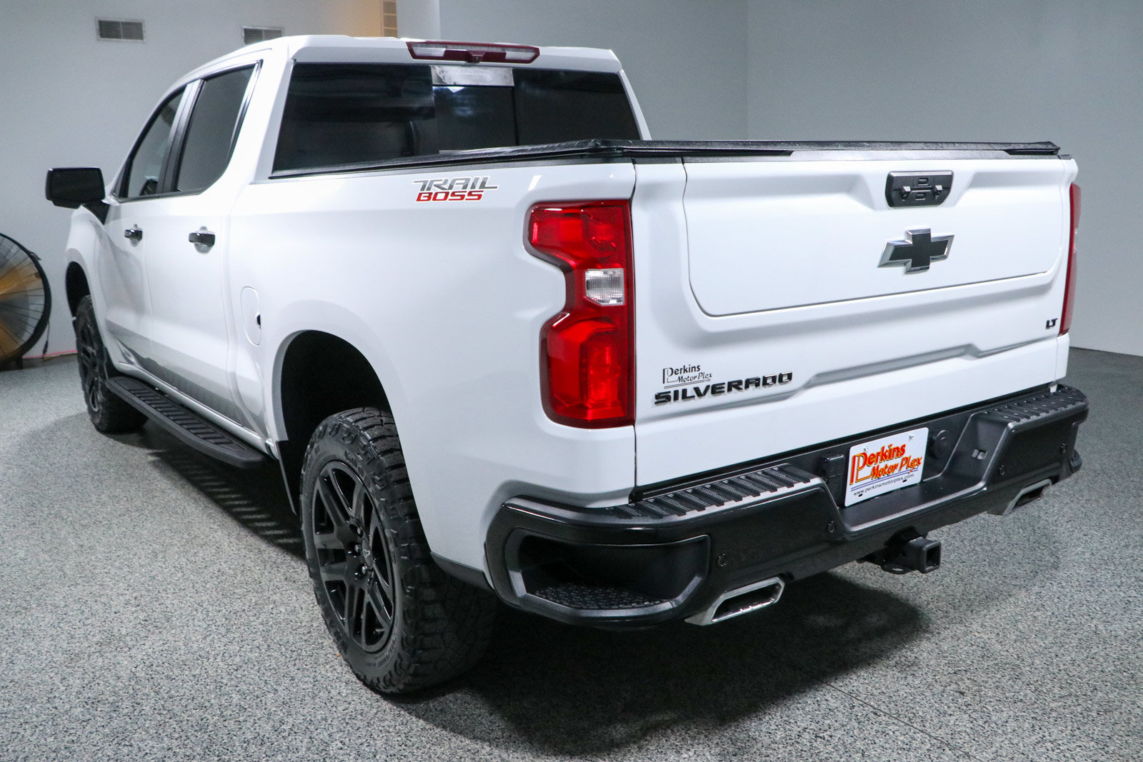 Used 2024 Chevrolet Silverado 1500 LT Trail Boss w/ LT Trail Boss Premium Package AWD/4WD image 9
