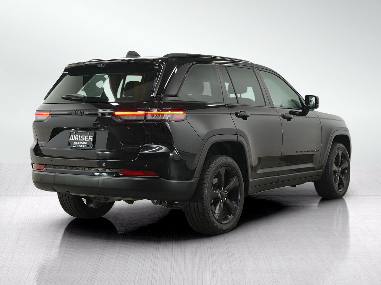 Used 2023 Jeep Grand Cherokee Limited w/ Luxury Tech Group II AWD/4WD image 6