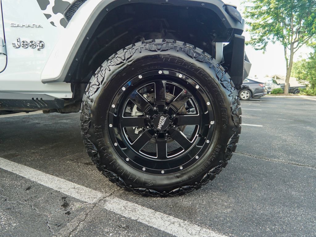 Used 2018 Jeep Wrangler Unlimited Sahara w/ Uconnect 4C Nav & Sound Group AWD/4WD image 11