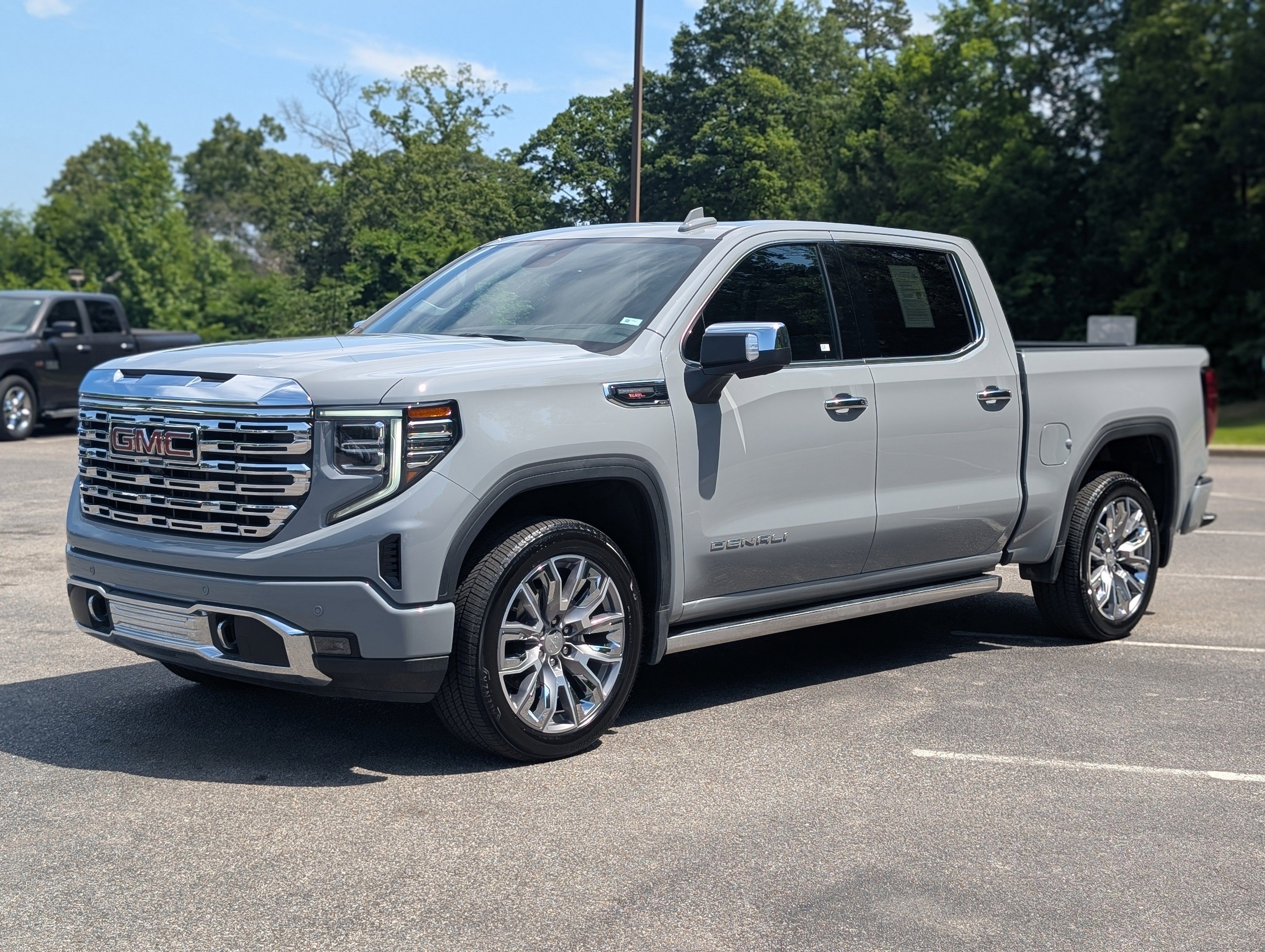 Used 2025 GMC Sierra 1500 Denali AWD/4WD image 5