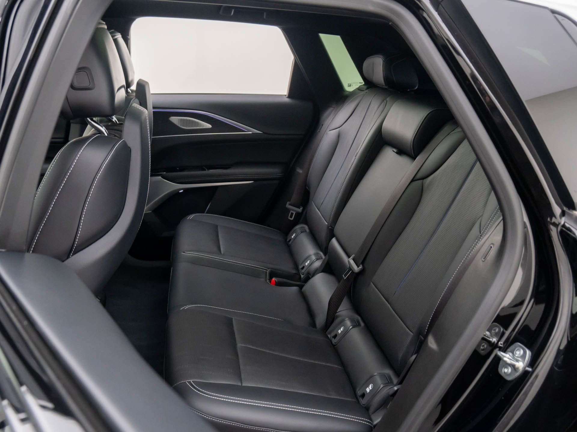 Certified 2025 Cadillac Lyriq Luxury w/ LPO, Floor Liner Package image 20
