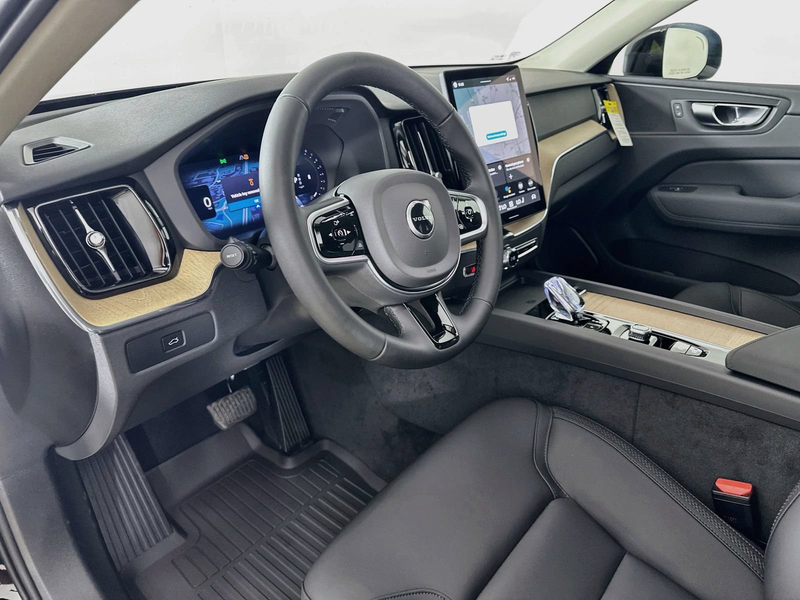 New 2026 Volvo XC60 B5 Plus w/ Protection Package Premier AWD/4WD image 30