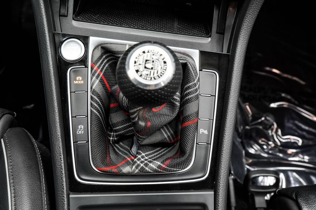 Used 2019 Volkswagen Golf R 4-Door AWD/4WD image 30