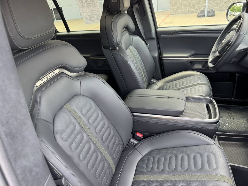 Used 2024 Rivian R1S Adventure AWD/4WD image 31