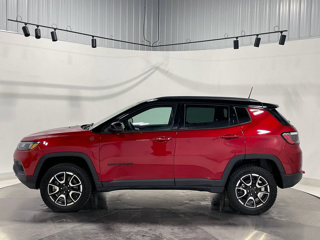 Used 2026 Jeep Compass Trailhawk AWD/4WD image 16