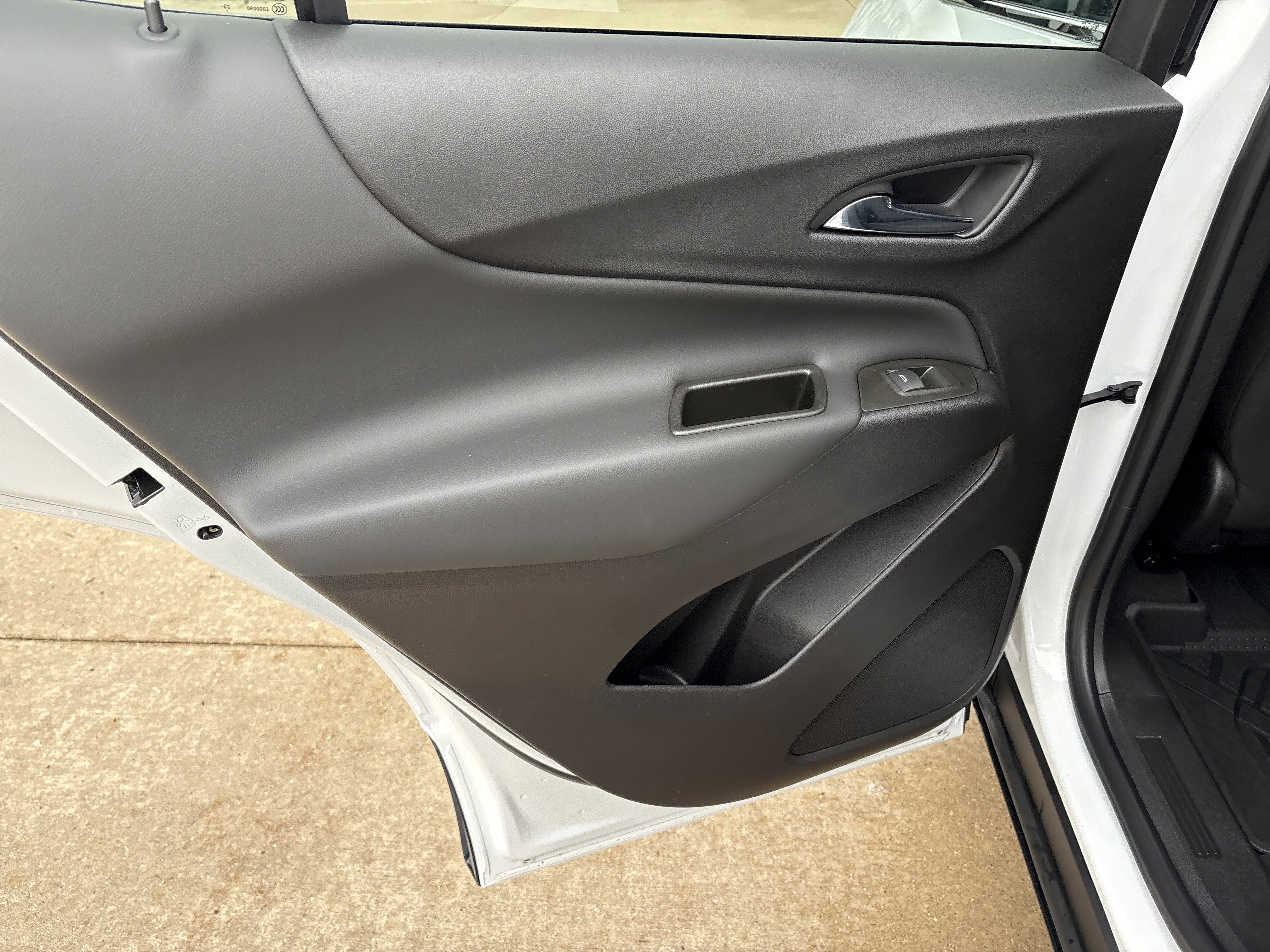 Used 2024 Chevrolet Equinox LT w/ LPO, Floor Liner Package FWD image 12