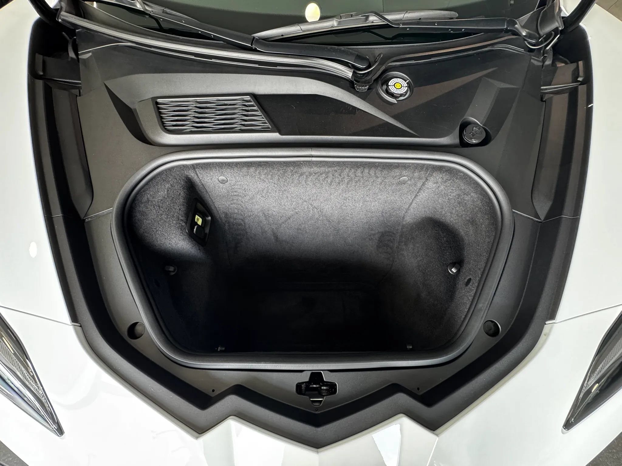 Used 2023 Chevrolet Corvette Stingray Premium Conv w/ Z51 Performance Package RWD image 65