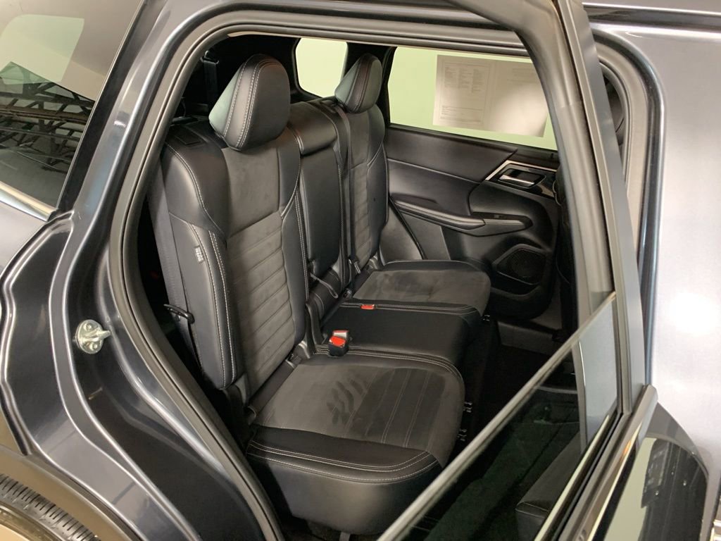 Used 2024 Mitsubishi Outlander SE image 35