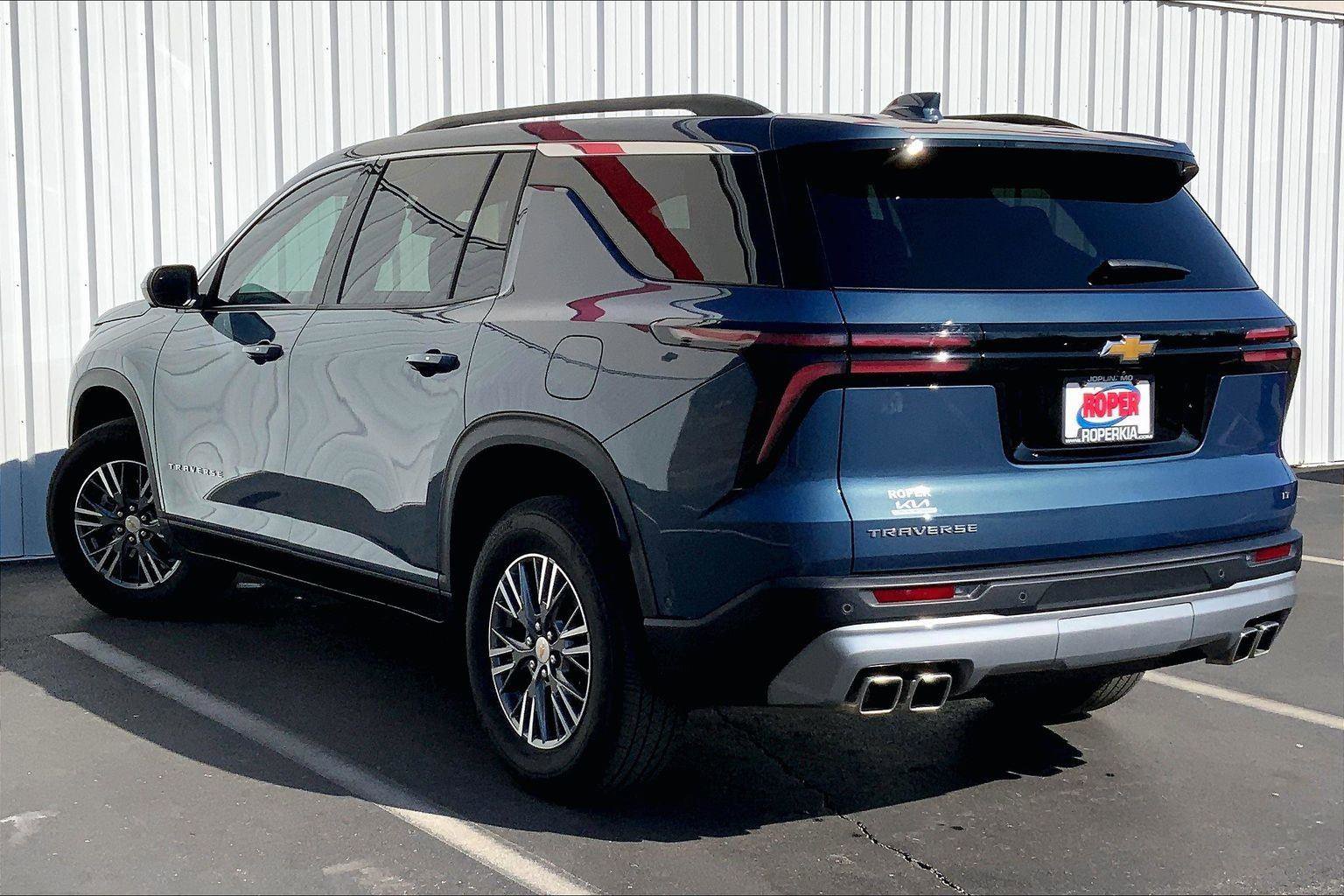 Used 2024 Chevrolet Traverse LT w/ Enhanced Driving Package image 10