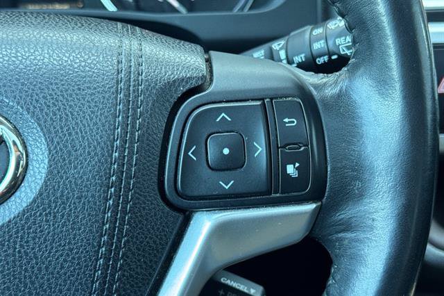 Used 2015 Toyota Highlander XLE AWD/4WD image 29