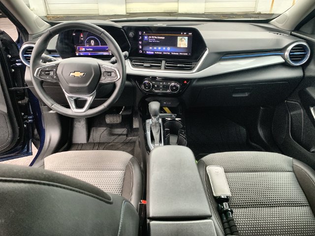 Used 2024 Chevrolet Trax LT w/ Driver Confidence Package FWD image 19