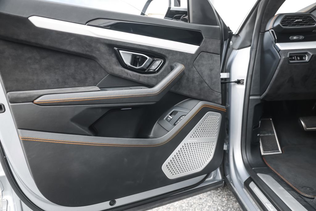 Used 2020 Lamborghini Urus AWD/4WD image 30