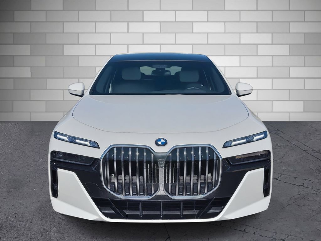 Used 2024 BMW 760i xDrive w/ Executive Package image 8